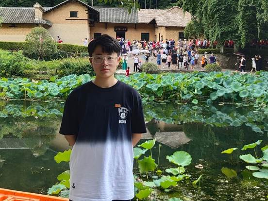 成人影视片
梁采莹 (2)